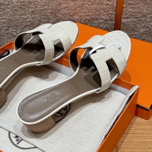 Oasis sandal