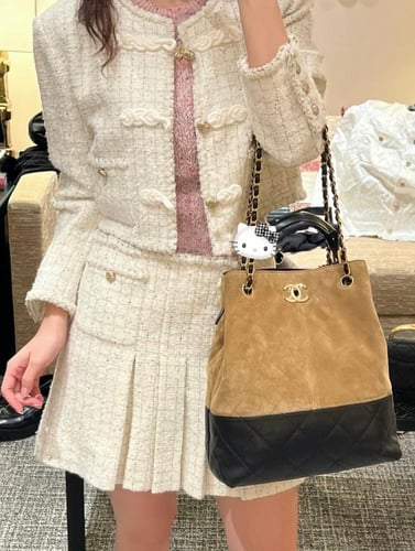 ‏Two-Tone Leather & Suede Tote Bag