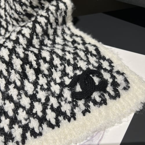 CHANEL SCARF