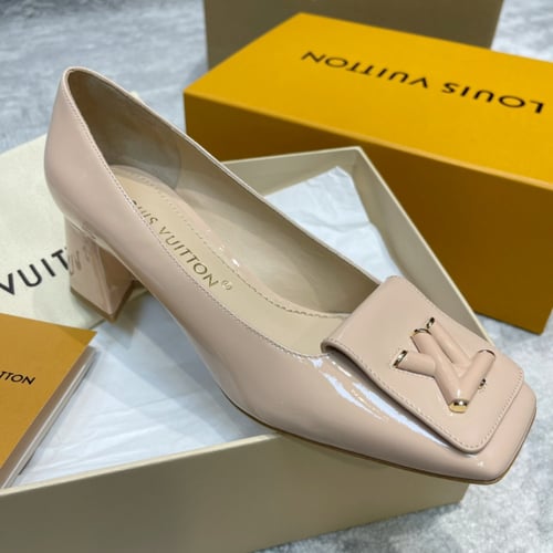 Louis Vuitton Madeleine Pumps in Blush Patent Leat...