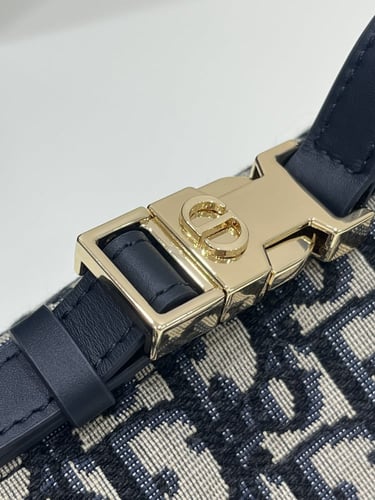 Medium DiorTravel Nomad Pouch