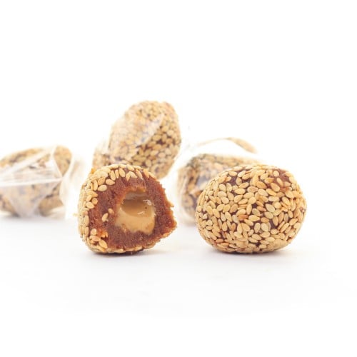 كرات التمر محشي بالطحينه والسمسم حجازي