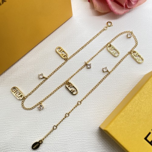 سلسال فندي مطلي ذهب