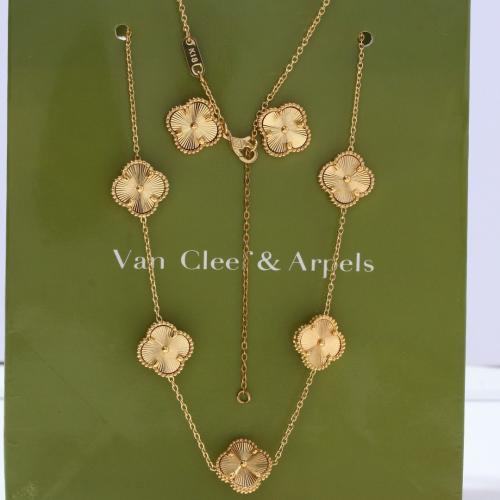 سلسال ڤان كليف ذهـبي مطلي ذهـب