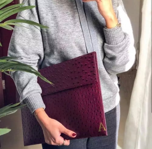 Pouch باوتش - حفر الاسم مجاني