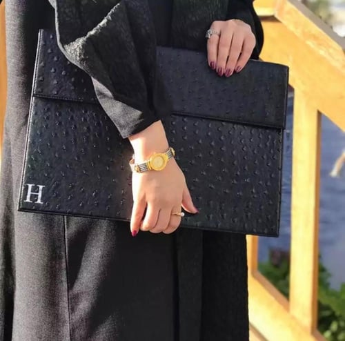 Pouch باوتش - حفر الاسم مجاني