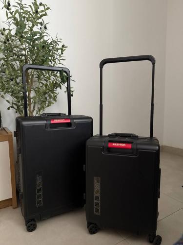 طقم شنط فاخره بتصميم كلاسيكي | بدون سحاب