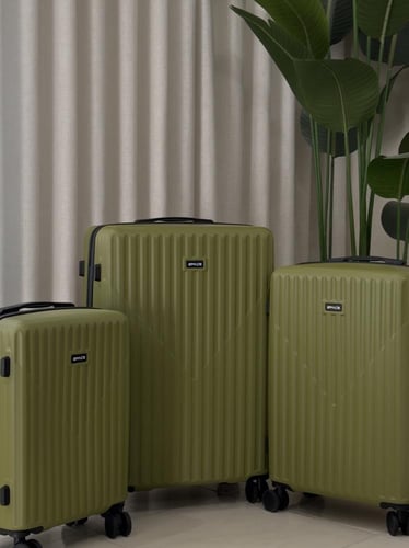 شنطة سفر ثلاث قطع مقاومة للكسر لون أخضر | عروض الج...