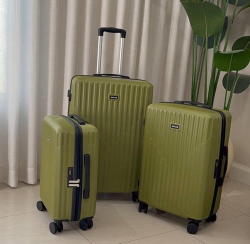 شنطة سفر ثلاث قطع مقاومة للكسر لون أخضر | عروض الج...