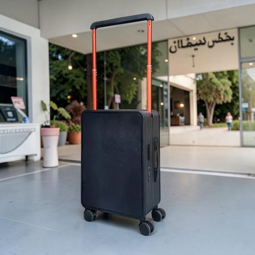 شنطة سفر تصميم حديث بقفل ذكي وعجلات 360°-اسود