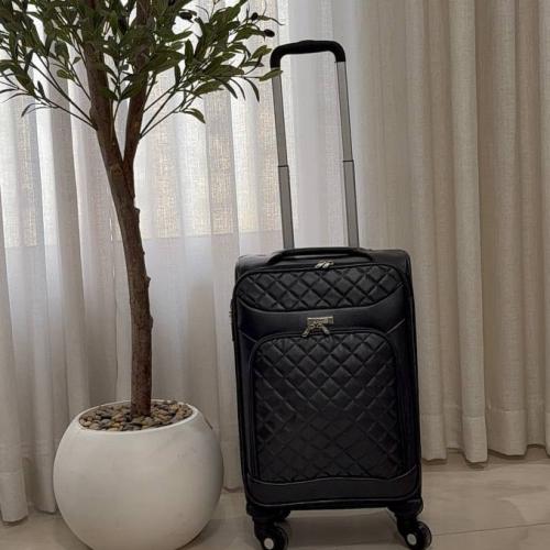 شنطة سفر جلد مقاس ٢٠ انش أسود | اكيات للحقائب