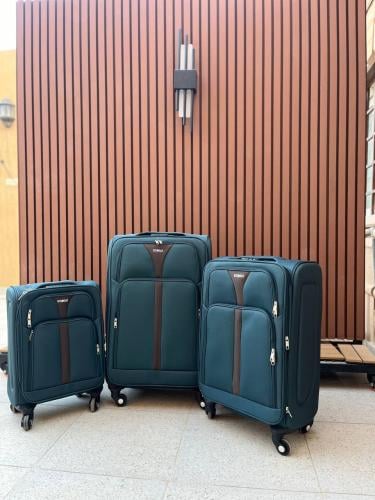 حقائب سفر قماشية بجودة عالية مكونة من ثلاث قطع مخت...