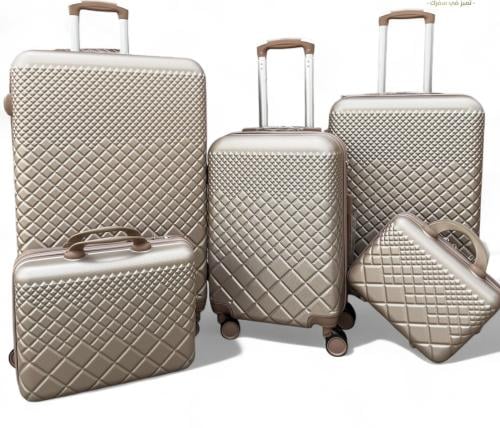 طقم شنط سفر قولد خمس قطع مختلفة المقاسات موديل ٩٧٧...