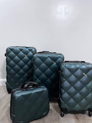 شنط سفر اربع قطع بشكل جديد لون قرين | عرض خاص!