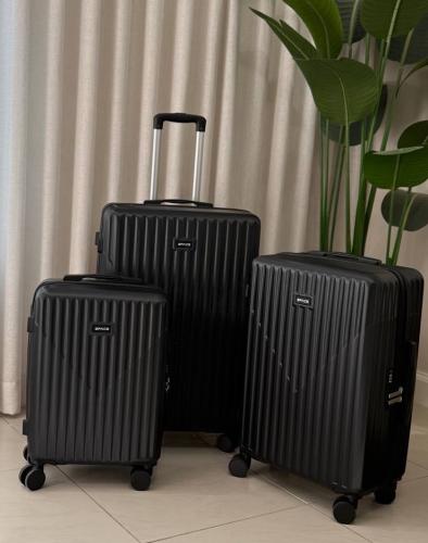 شنطة سفر ثلاث قطع مقاومة للكسر لون أسود | عروض الج...