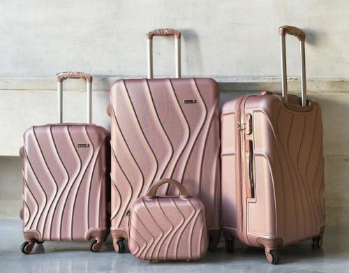 طقم شناط سفر 4 قطع مختلفة المقاسات | روز قولد