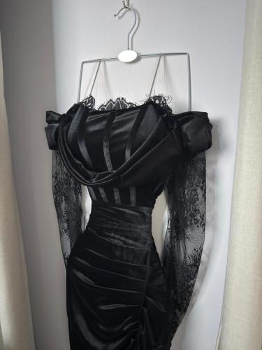 فستان سهرة مخمل أسود أوف شولدر بأكمام دانتيل