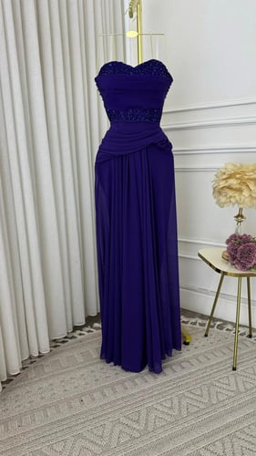 فستان سهرة بنفسجي ملكي بتطريز يدوي فاخر وكسرات جان...