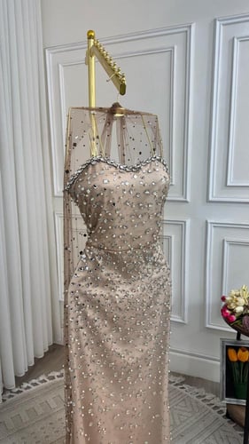 فستان سهرة شامبين مطرّز كريستال مع كاب شفاف – Cham...