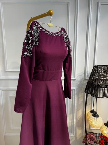 فستان الخامه:لكرا استرتش+تطريز يدوي خرز وترتر