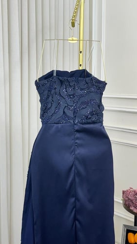 Royal Night – فستان كحلي ملكي