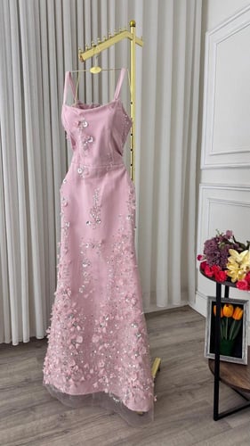 فستان سهرة وردي مطرّز ورد – Pink Floral Embellishe...