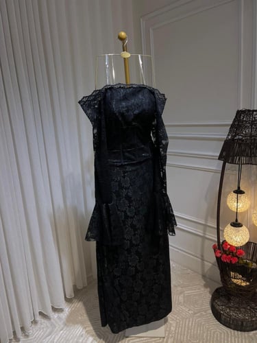 فستان الموديل الخامه: دانتيل ربطه خلف