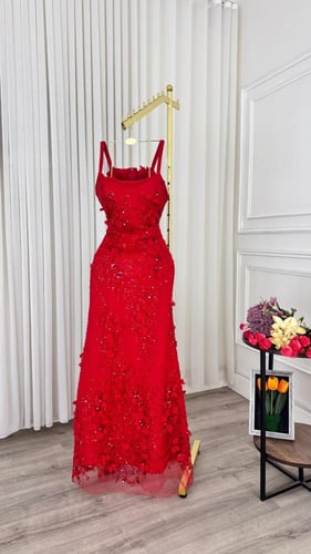 فستان سهرة أحمر مطرّز ورد – Red Floral Embellished...