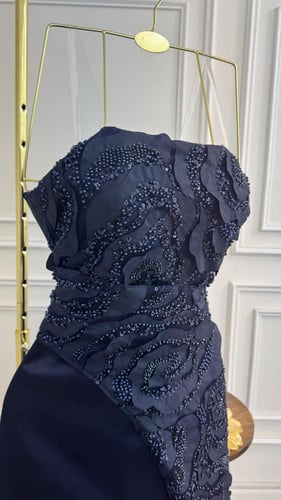 Royal Night – فستان كحلي ملكي