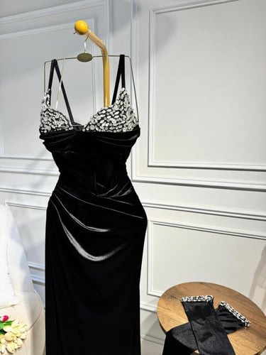 فستان سهرة أسود مخمل بتطريز كرستالي – Black Velvet...