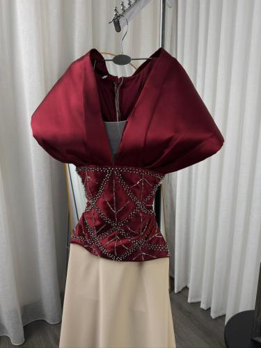 فستان سهرة خمري وبيج بتطريز فاخر