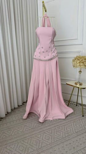 فستان سهرة وردي مطرز كريستال بكسرات بلكلوش – Blush...