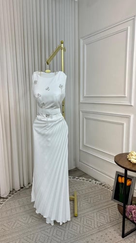 فستان White Elegance – نعومة راقية بتفاصيل فخمة