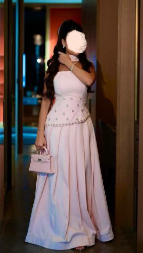 فستان سهرة وردي مطرز كريستال بكسرات بلكلوش – Blush...