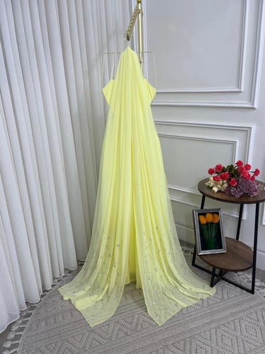 فستان سهرة أصفر بتطريز كريستالي ناعم