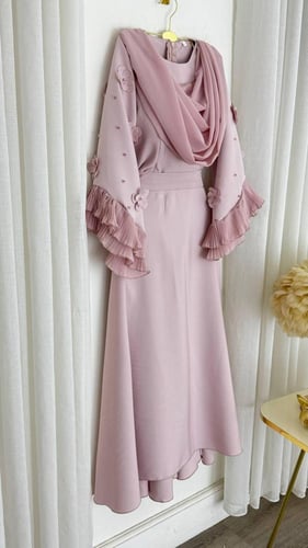 فستان مناسبات وردي ناعم ميدي بليسيا ورود ليزر