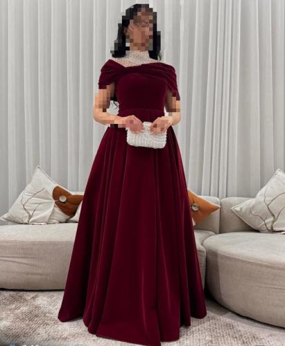 فستان سهرة عنابي مخملي بياقة لؤلؤ – Burgundy Velve...