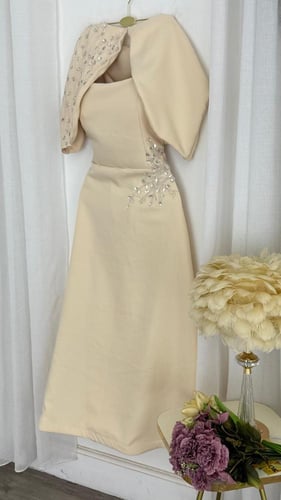 فستان ميدي بيج بتطريز يدوي وأكمام دربيه