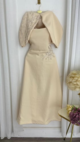 فستان ميدي بيج بتطريز يدوي وأكمام دربيه