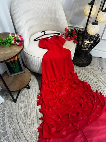 فستان االخامه /لكرا استرتش + قصاصات ليزر +تطريز يد...