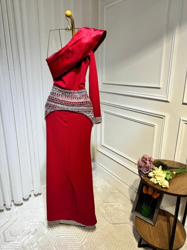 فستان الخامه: لكرا على ميكادو تطريز مكثف