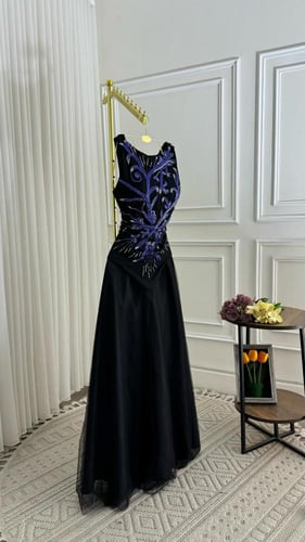 فستان Royal Twilight أسود – تطريز يدوي فاخر