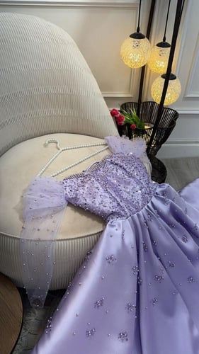 Lavender Bloom – فستان لافندر ملكي بخامة ميكادو وت...