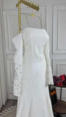 فستان سهرة أبيض فاخر بتطريز يدوي خرز وكريستال
