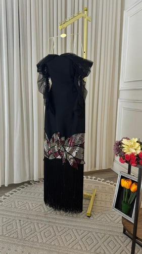 فستان فلفت نوار اسود – باربي وتطريز يدوي مع شراشيب