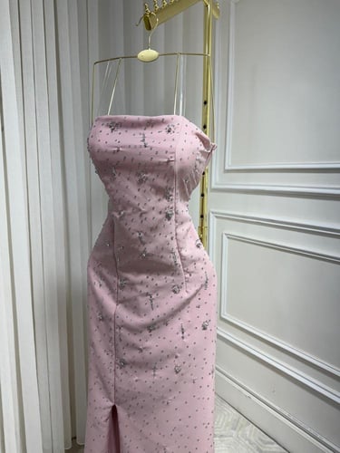 فستان Pink Whisper – همسة فخامة تسرق الأنظار