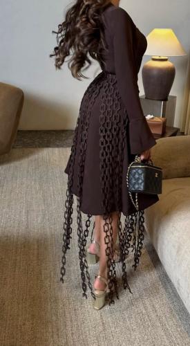 فستان ميدي بني للمناسبات بقماش باربي وتطريز سلاسل...