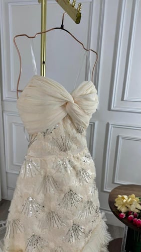 فستان سهرة تل طبقات بصدف معقود ولمسات ترتر – Layer...