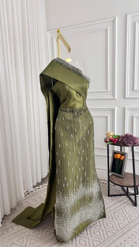 فستان سهرة زيتوني فاتح كت واحد مطرز لولو وكرستال –...