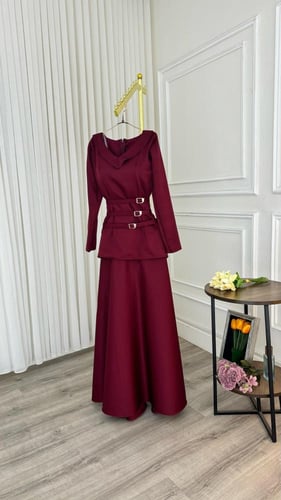 طقم Royal Maroon – فخامة ملكية بثلاثة إبزيمات وأنا...